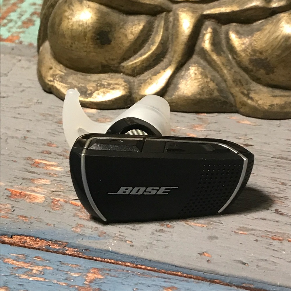 Bose Headset. Right ear. Comes w/ case and charger